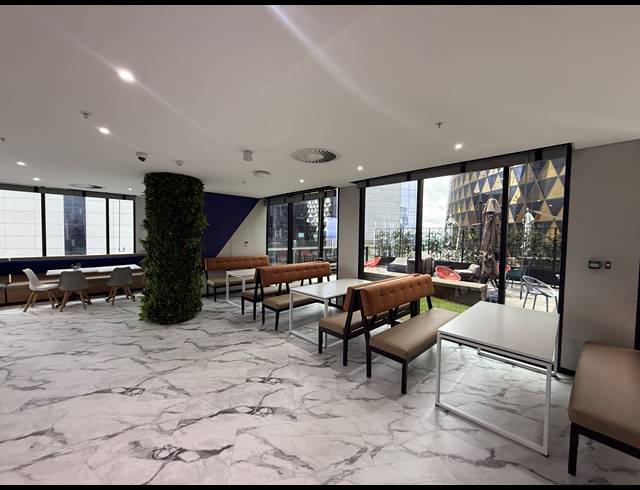 1,770M² OFFICE TO LET IN SANDOWN